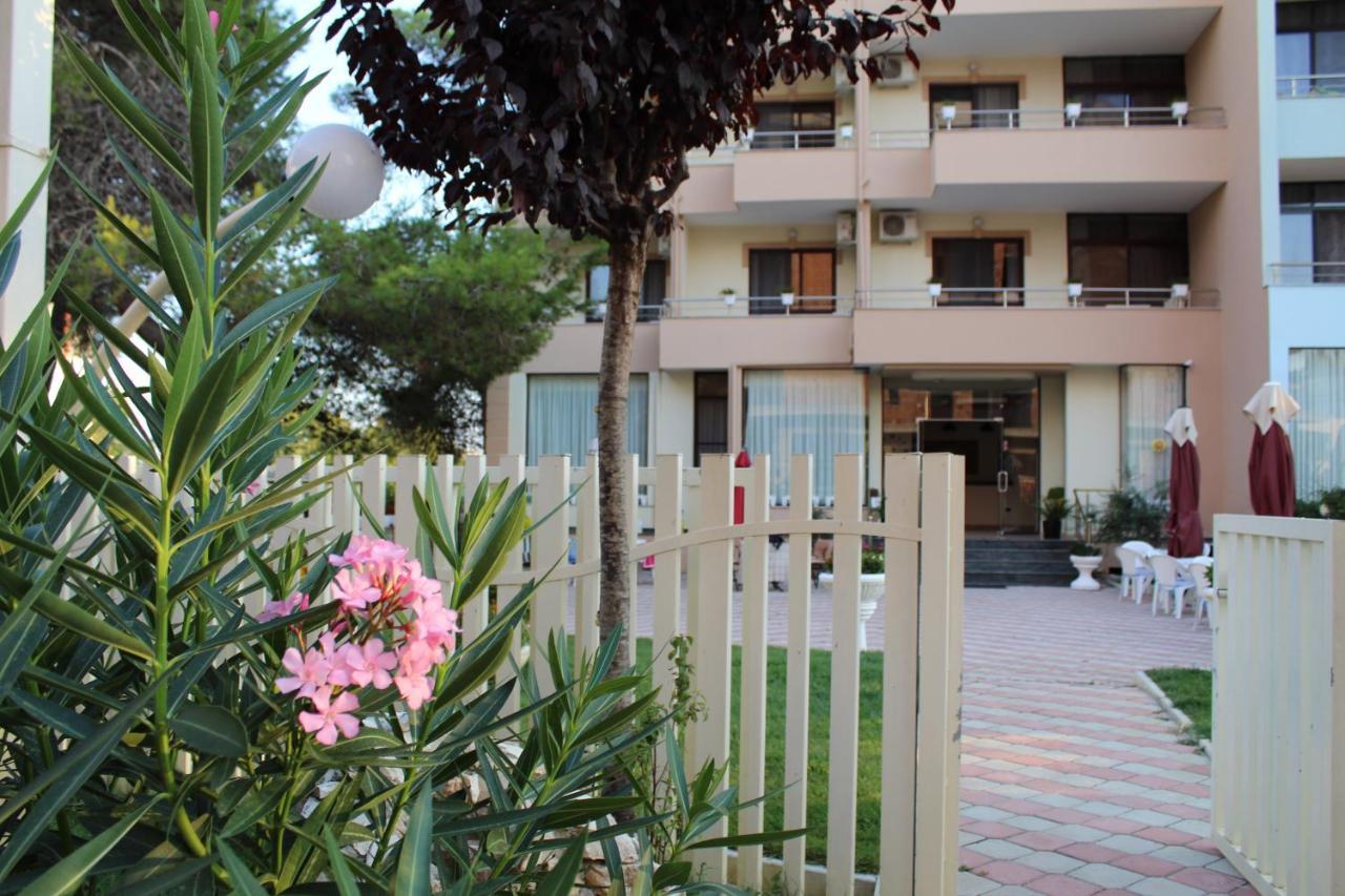 Hotel Villa Aljor Golem  Exterior photo